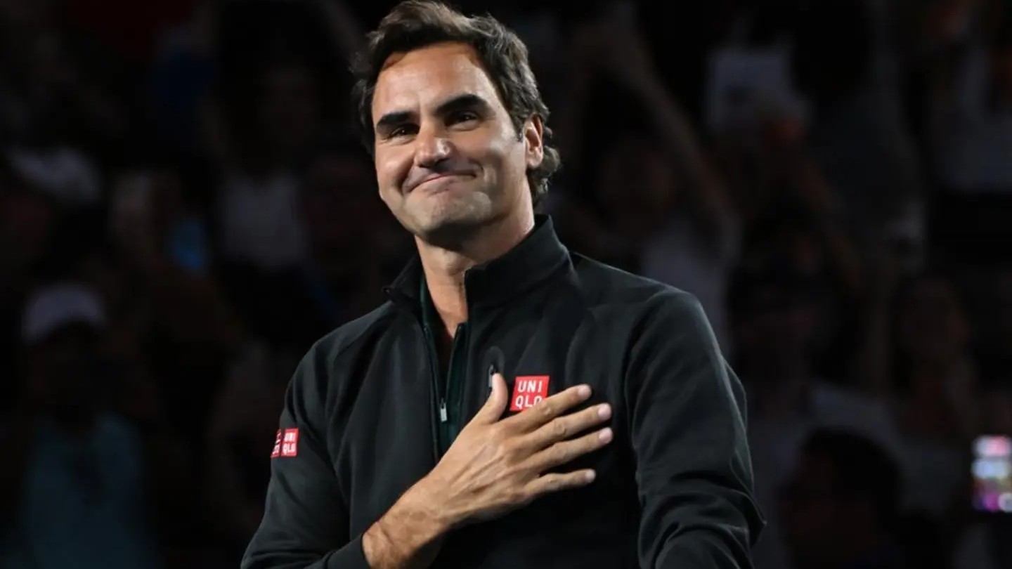 Roger Federer retorna ao US Open com duas vitórias, em eventos que também contou com Agassi, McEnroe e Roddick