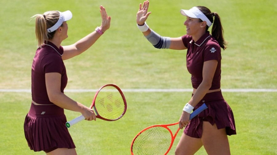 No último torneio antes de Wimbledon, Stefani e Dabrowski estreiam com boa vitória em Eastbourne