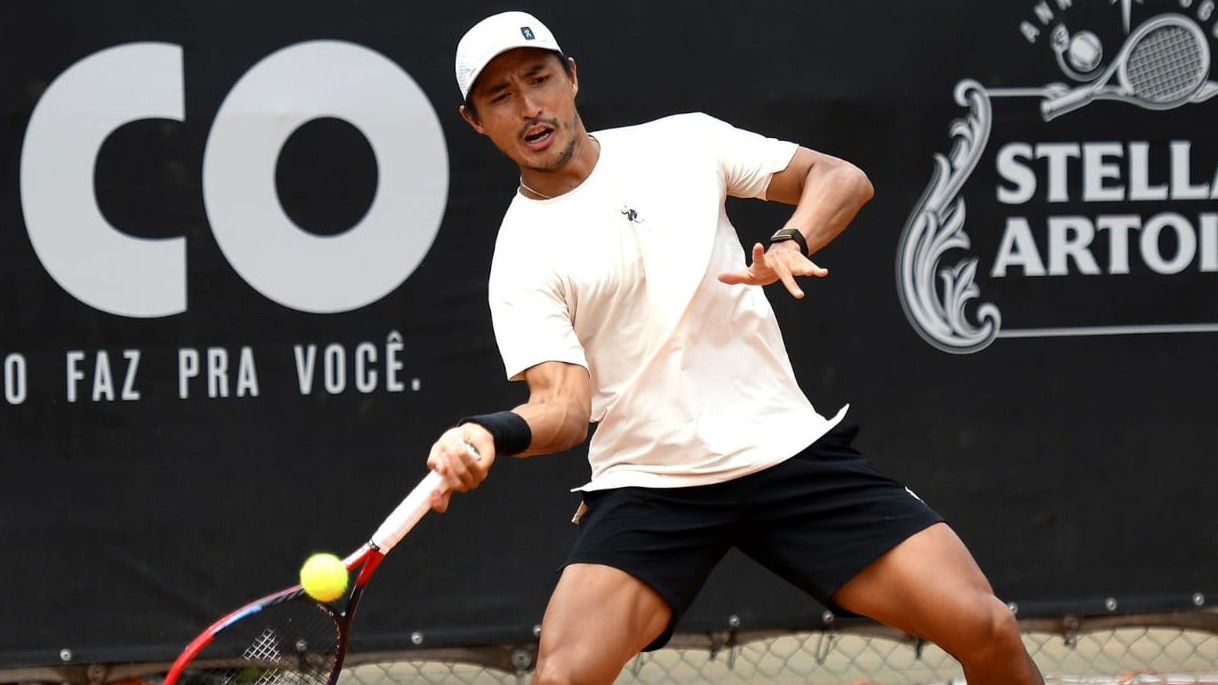 Após superar o quali, Pedro Sakamoto avança às oitavas de final em Curitiba