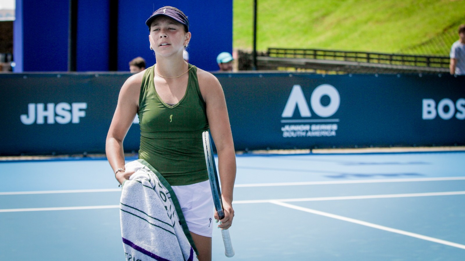 Duda, Tourinho, Hass e Kauany vencem no 2º dia de jogos do AO Jr Series