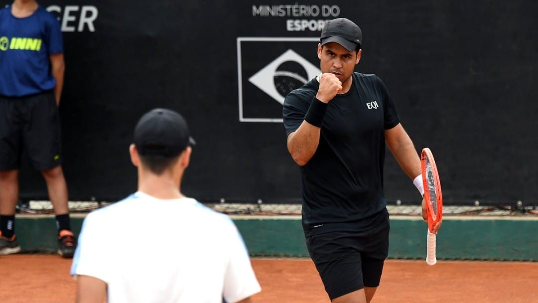 Zormann e Guto/Ribeiro são semifinalistas de duplas em Curitiba