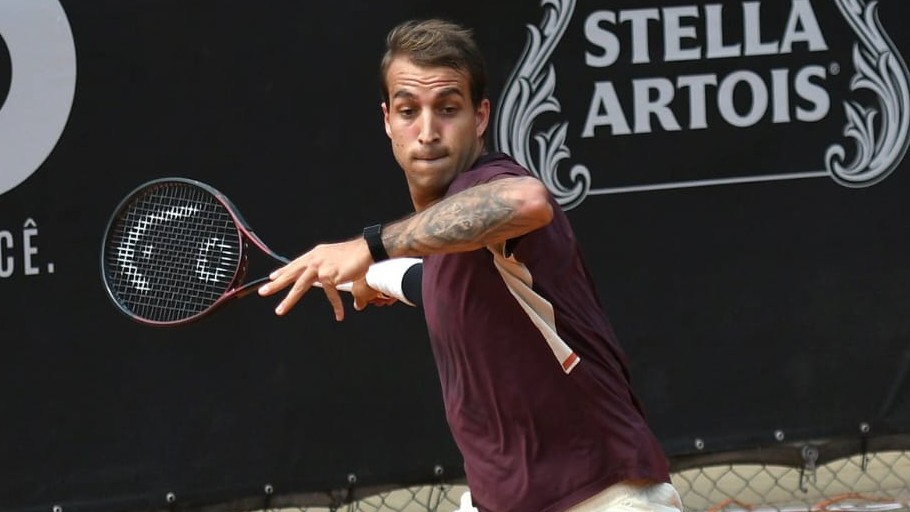 Felipe Meligeni vence argentino em sets diretos e vai às oitavas em Curitiba