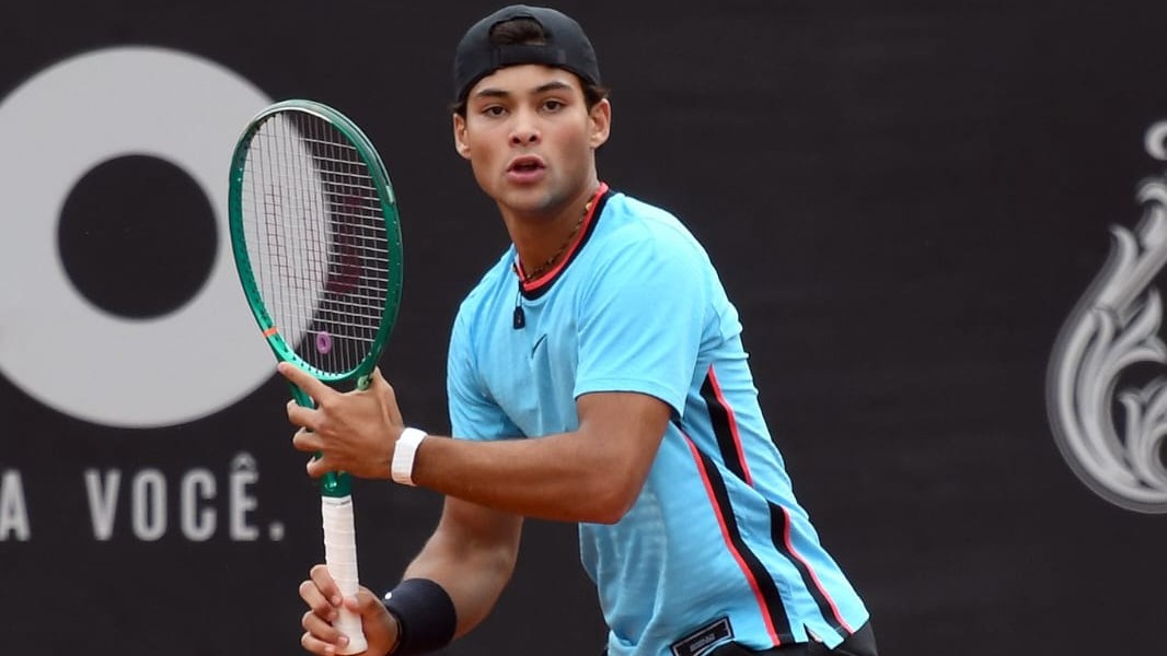 Luis Guto Miguel vence Schiessl e vai às quartas em Curitiba