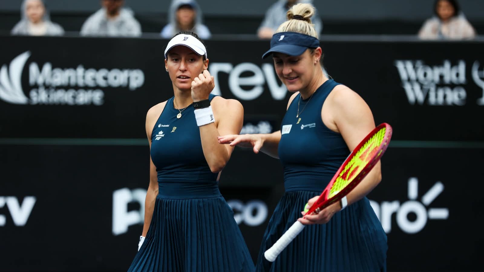 CHUVA PROLONGA ESPERA, MUDA QUADRA DE STEFANI E ADIA FINAIS DO SP OPEN