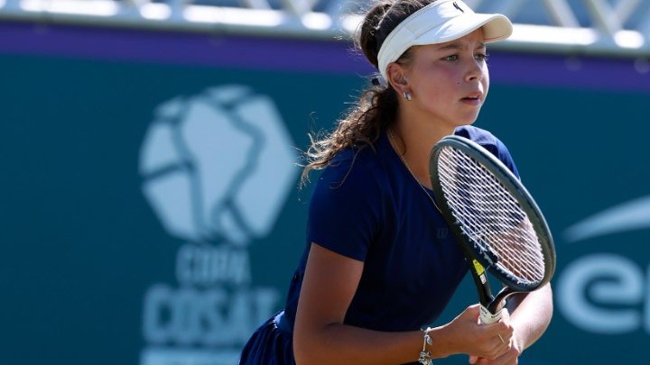 EDUARDA GOMES ALCANÇA SEMIFINAL EM TORNEIO DE CATEGORIA 1 NA GRAMA DE LONDRES