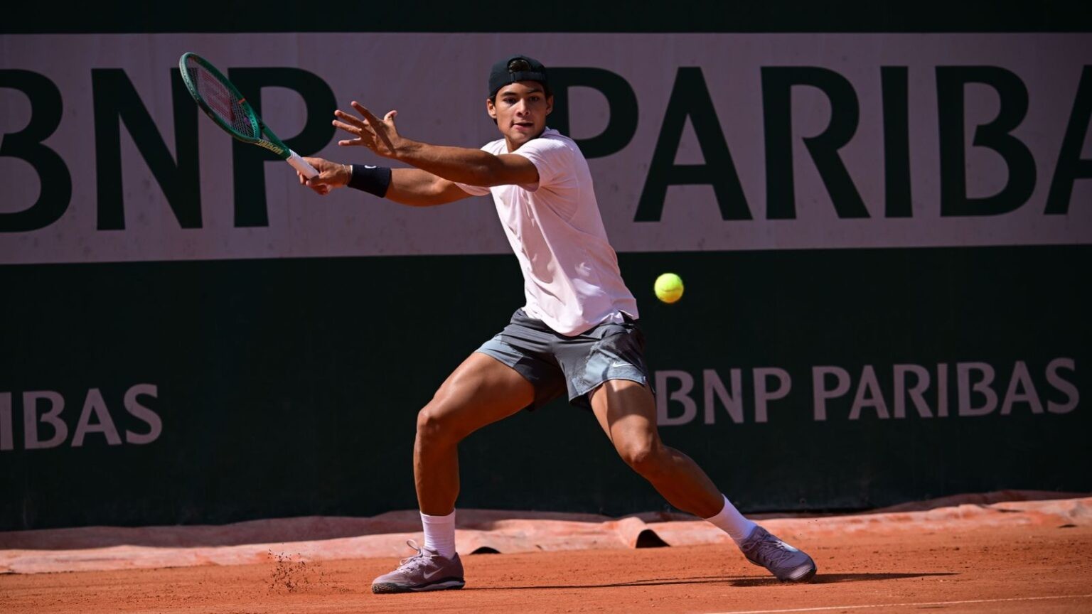 GUTO CAI NAS QUARTAS EM ROEHAMPTON E ENCERRA SÉRIE INVICTA ANTES DE WIMBLEDON