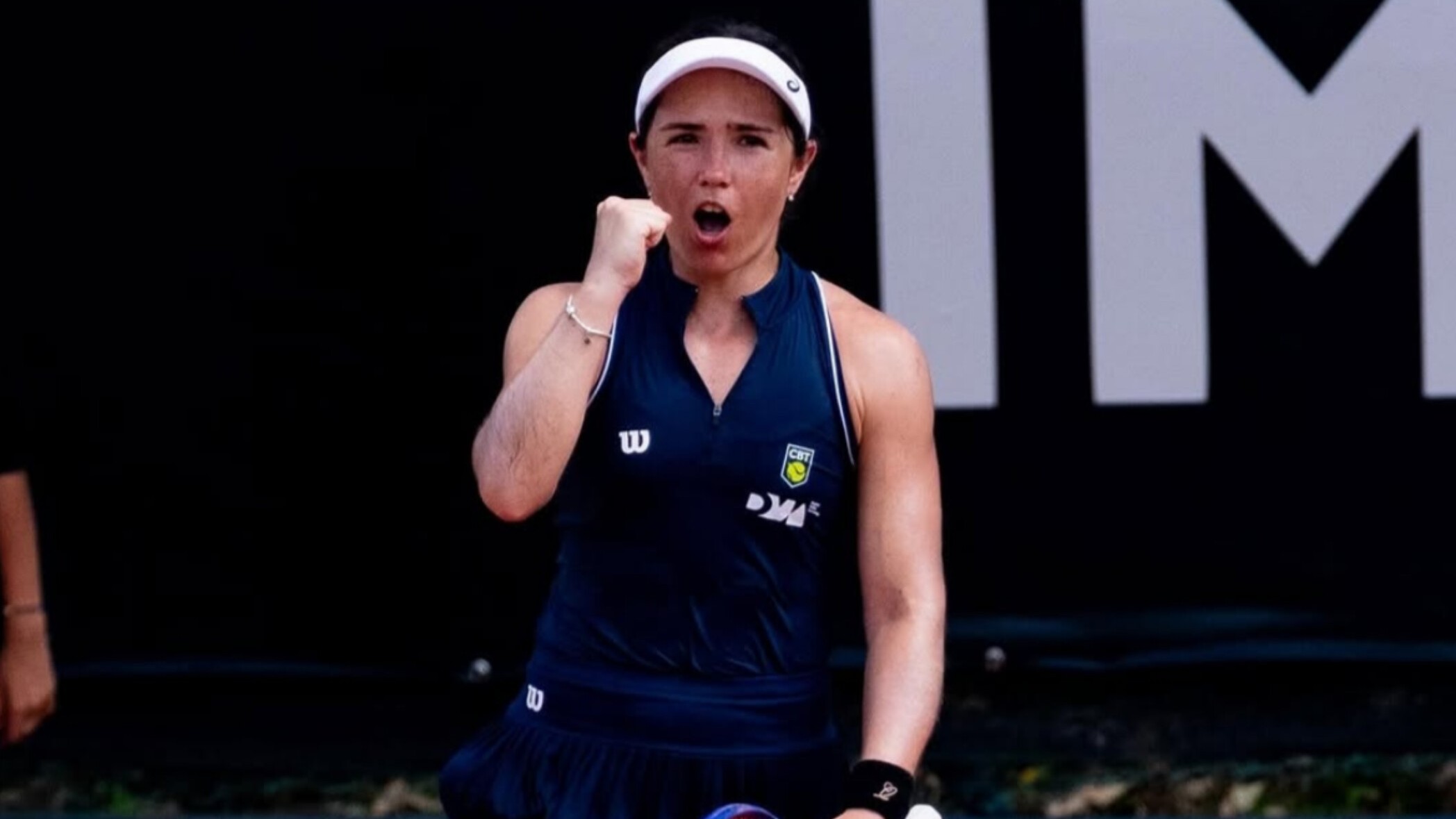 GABRIELA CÉ SALVA CINCO SET-POINTS E AVANÇA ÀS QUARTAS DO W35 DE TURIM