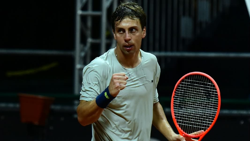 PEDRO BOSCARDIN VENCE ARGENTINO E AMPLIA PRESENÇA BRASILEIRA NAS OITAVAS EM ANTOFAGASTA