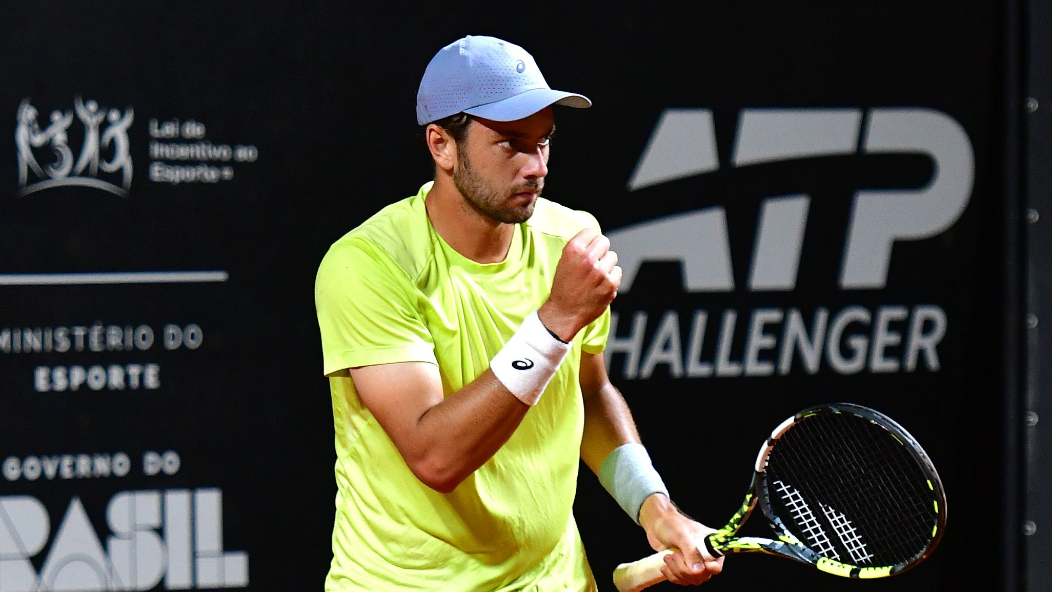 MATHEUS PUCINELLI ESTREIA COM VITÓRIA E AVANÇA ÀS OITAVAS DO CHALLENGER DE QUITO