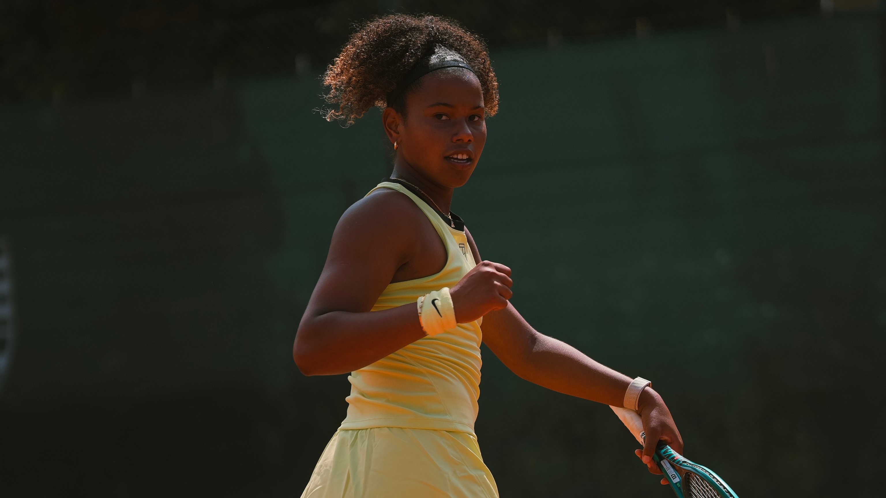 Victória Barros estreia com autoridade e avança à segunda rodada de Roland Garros Juvenil