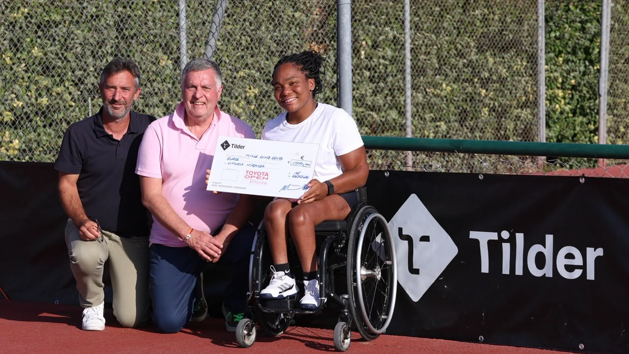 VITÓRIA MIRANDA RECEBE PRÊMIO NA FRANÇA POR AÇÕES EM PROL DO TÊNIS EM CADEIRA DE RODAS