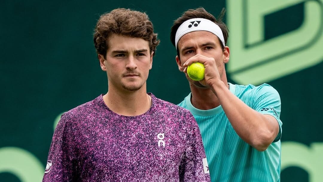 JOÃO FONSECA SALVA MATCH POINT, VAI À FINAL DE DUPLAS EM HALLE E FICA PERTO DO TOP 100
