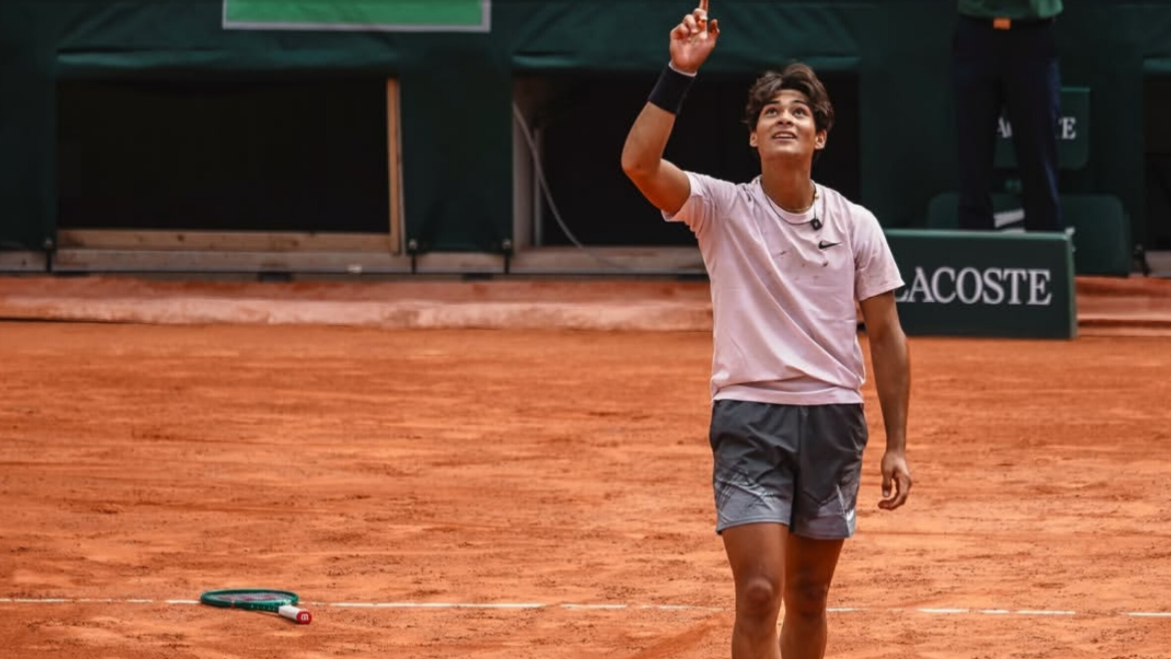 LUIS GUTO MIGUEL VENCE NORTE-AMERICANO E AVANÇA ÀS QUARTAS DE FINAL EM ROEHAMPTON