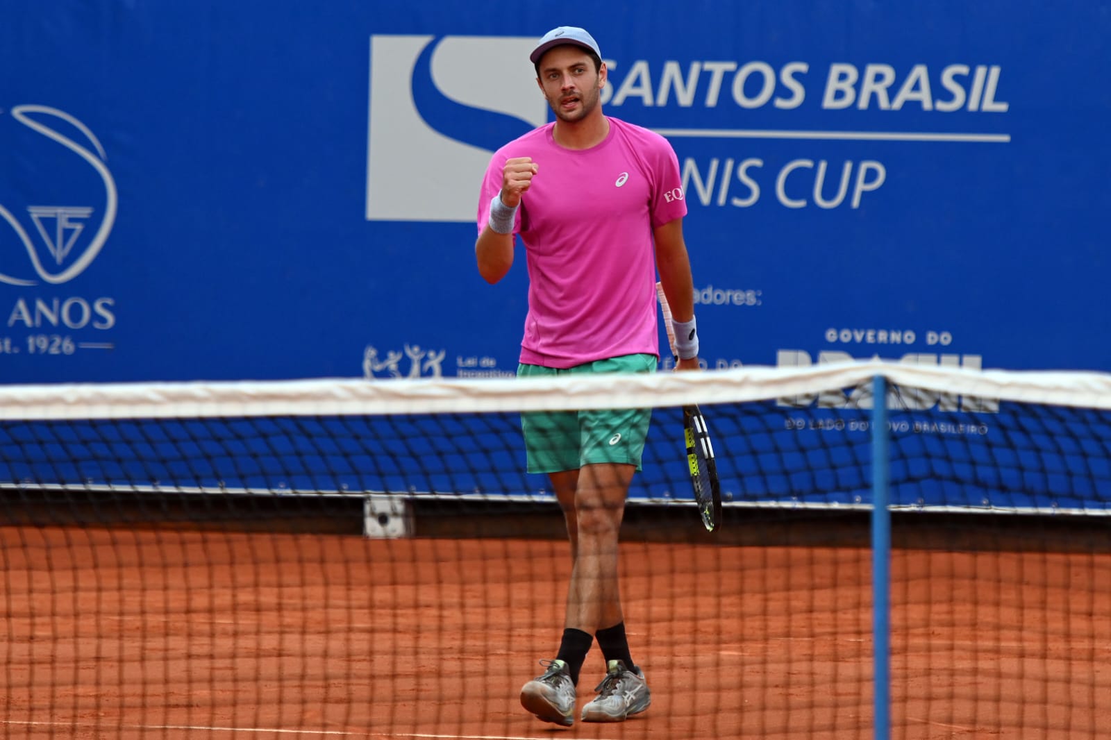 Matheus Pucinelli vence mais uma em Santos e avança às quartas
