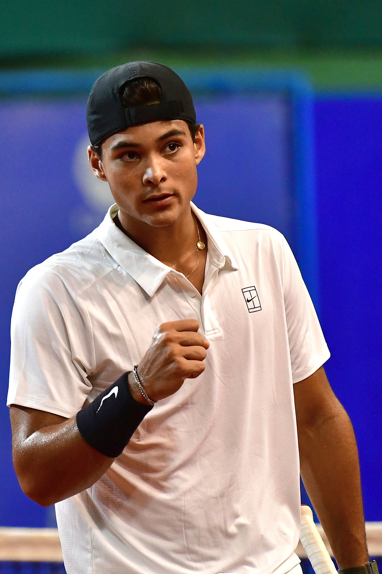 Luis Guto Miguel surpreende cabeça 7 e avança às quartas do Challenger de Santos