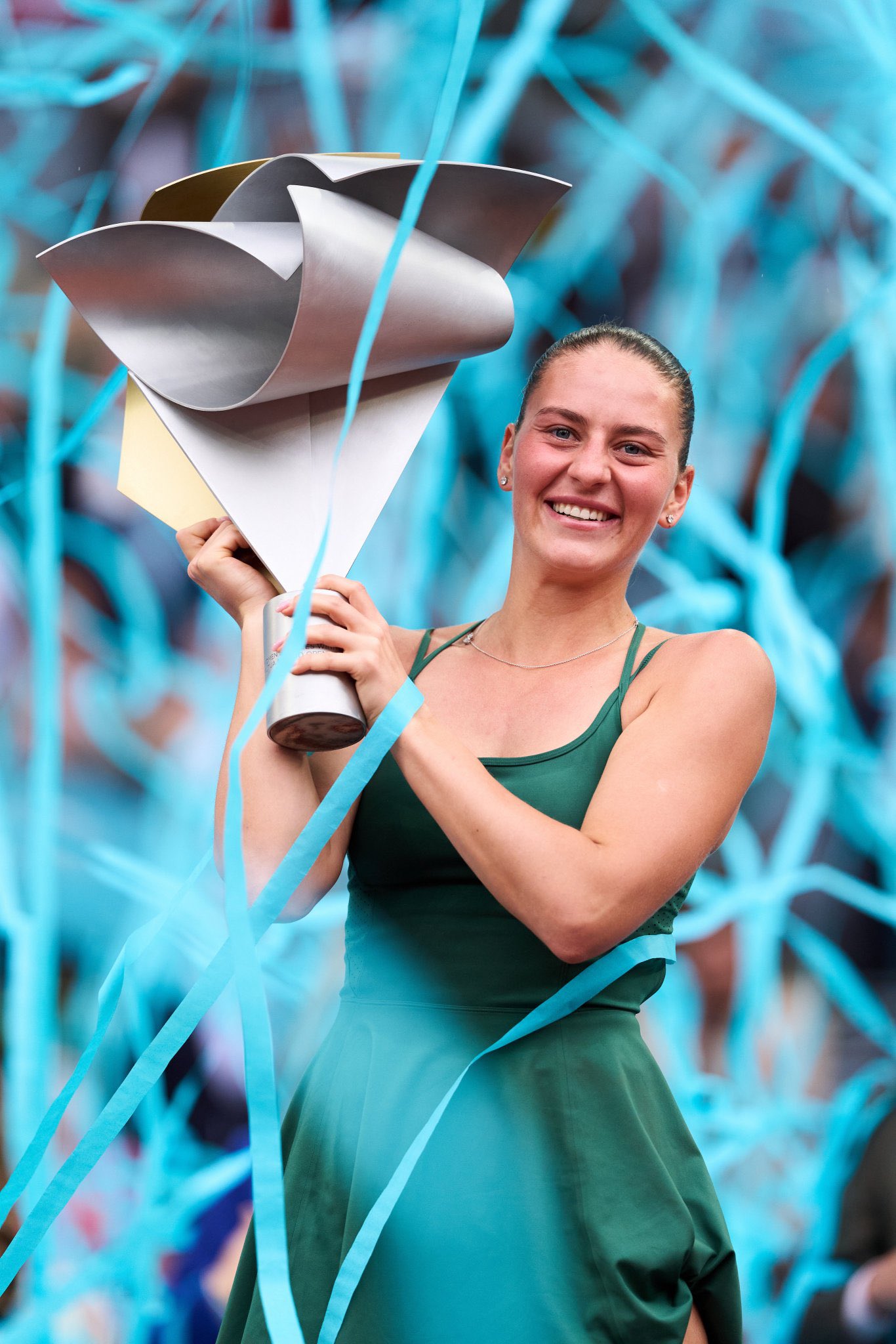 Marta Kostyuk conquista o WTA 1000 de Madri e levanta maior título da carreira