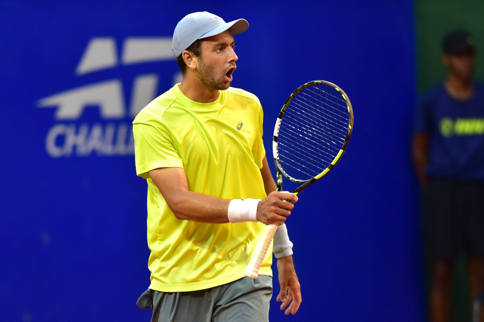 Matheus Pucinelli avança à semifinal do Challenger de Santos com vitória consistente